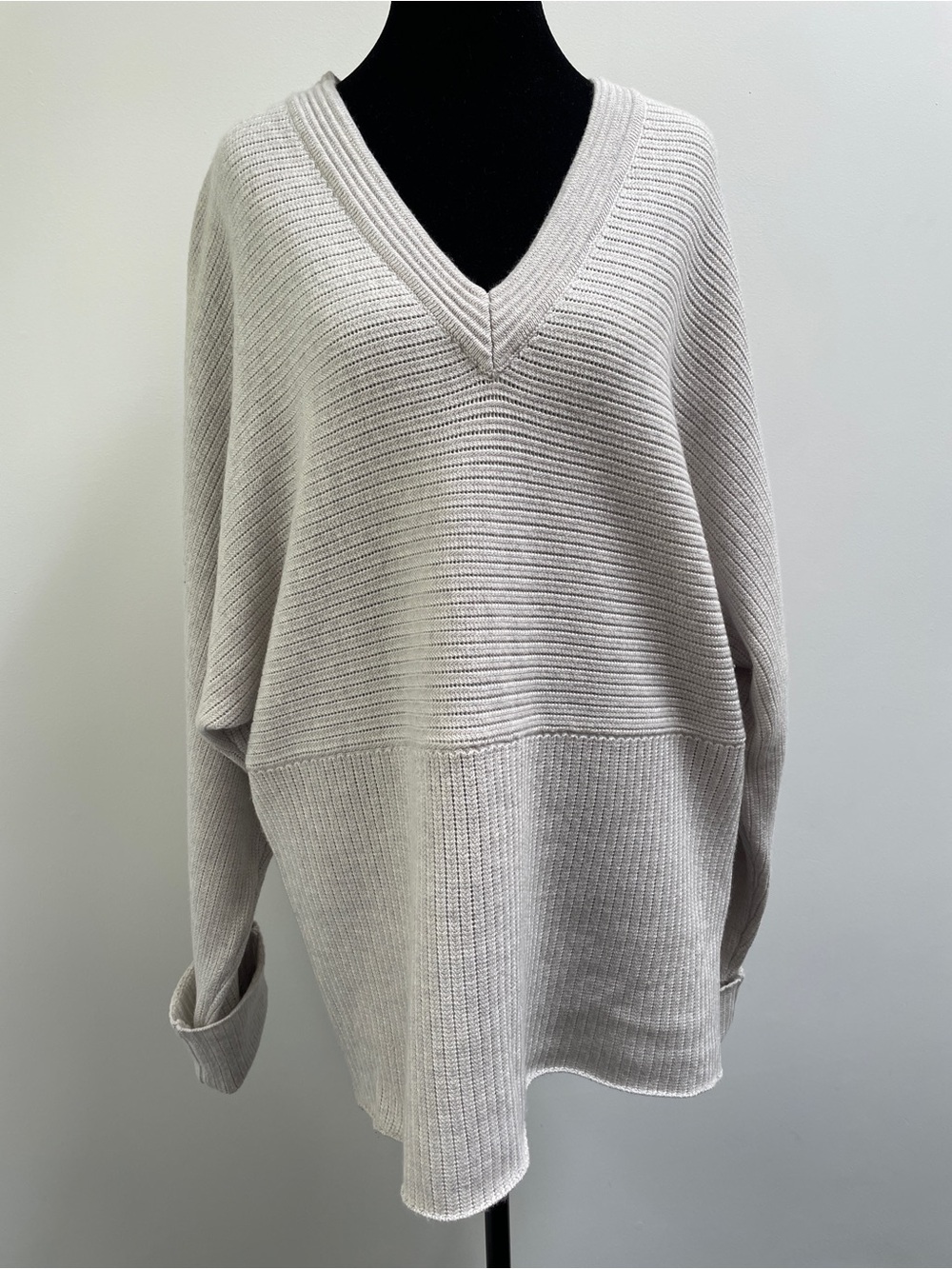 Wilfred Free 100% Merino Wool Oversized V-Neck Sweater Medium Light Grey